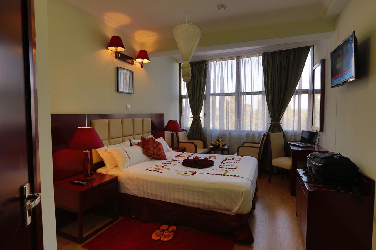 Rahnile Hotel Bahir Dar Exterior foto